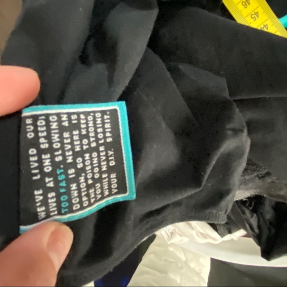 go away graphic long sleeve crop top SMALL - Picture 13 of 13